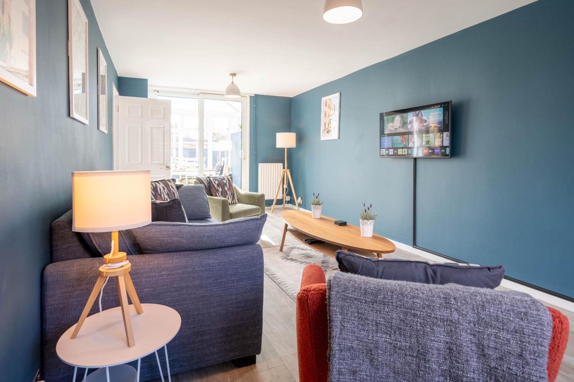 Gatwick Place - 4 Bed 2 Bath Self Contained House With Private Garden Horley Bagian luar foto