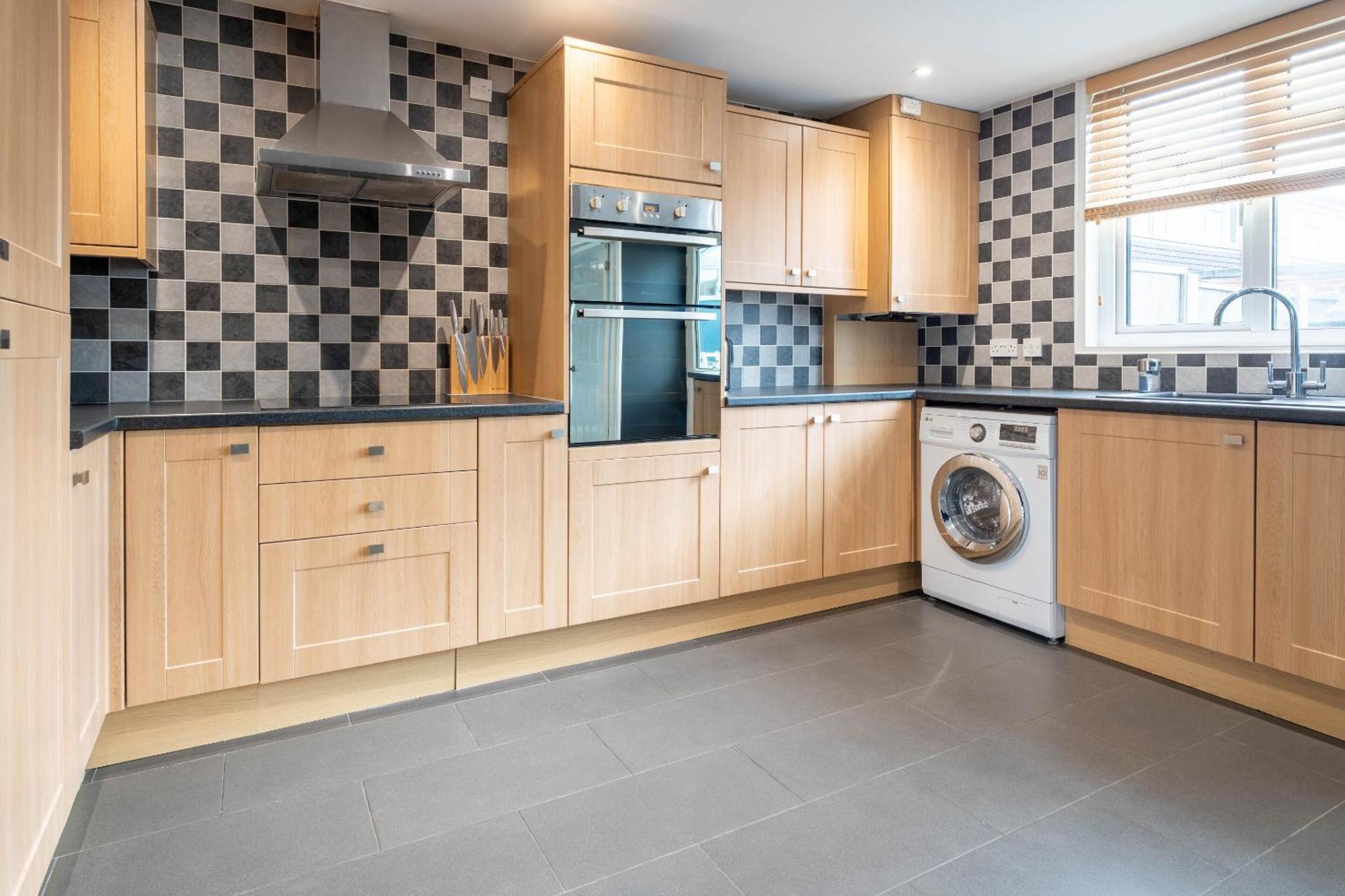 Gatwick Place - 4 Bed 2 Bath Self Contained House With Private Garden Horley Bagian luar foto
