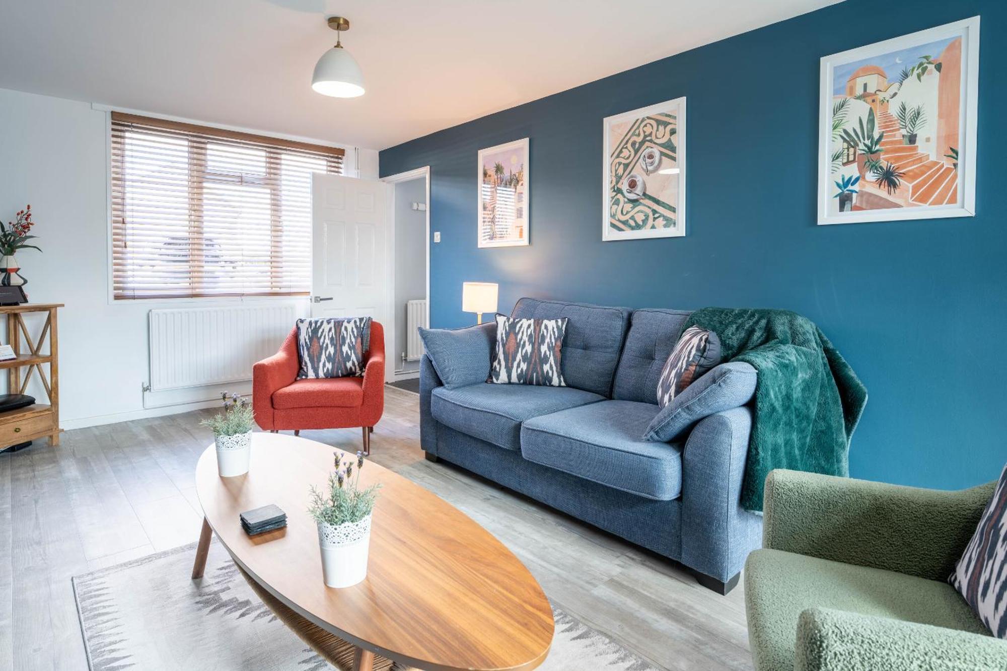 Gatwick Place - 4 Bed 2 Bath Self Contained House With Private Garden Horley Bagian luar foto