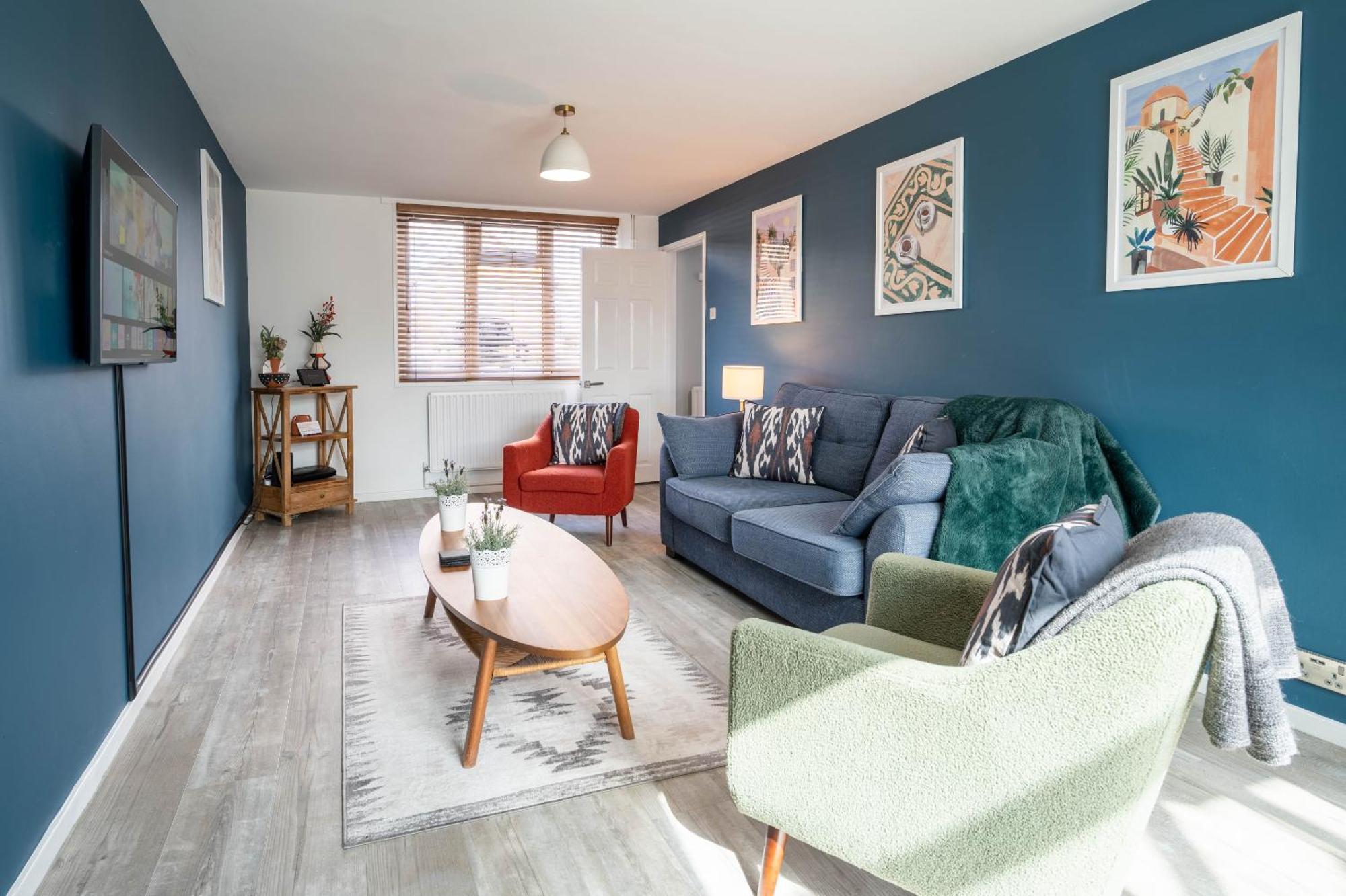 Gatwick Place - 4 Bed 2 Bath Self Contained House With Private Garden Horley Bagian luar foto